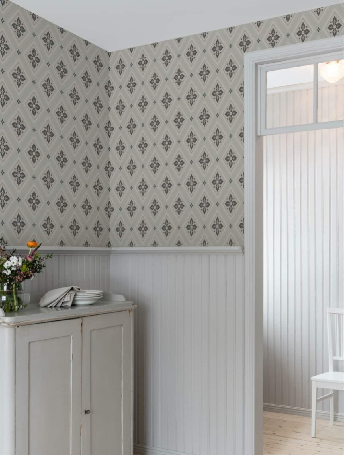 692 03 Astrid svart beige mellan bild 1200×1586.product popup