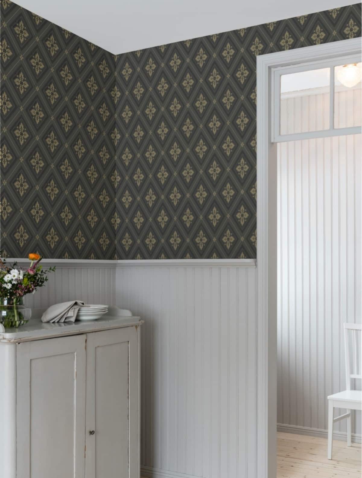692 04 Astrid Svart guld mellan bild 1200×1586.product popup