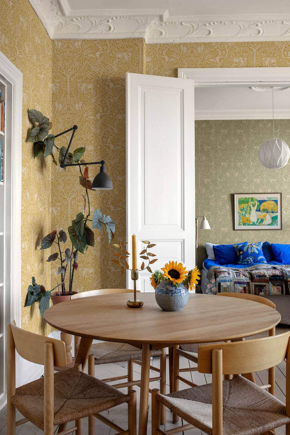 borastapeter new heritage under the elder tree 2048 behang 1