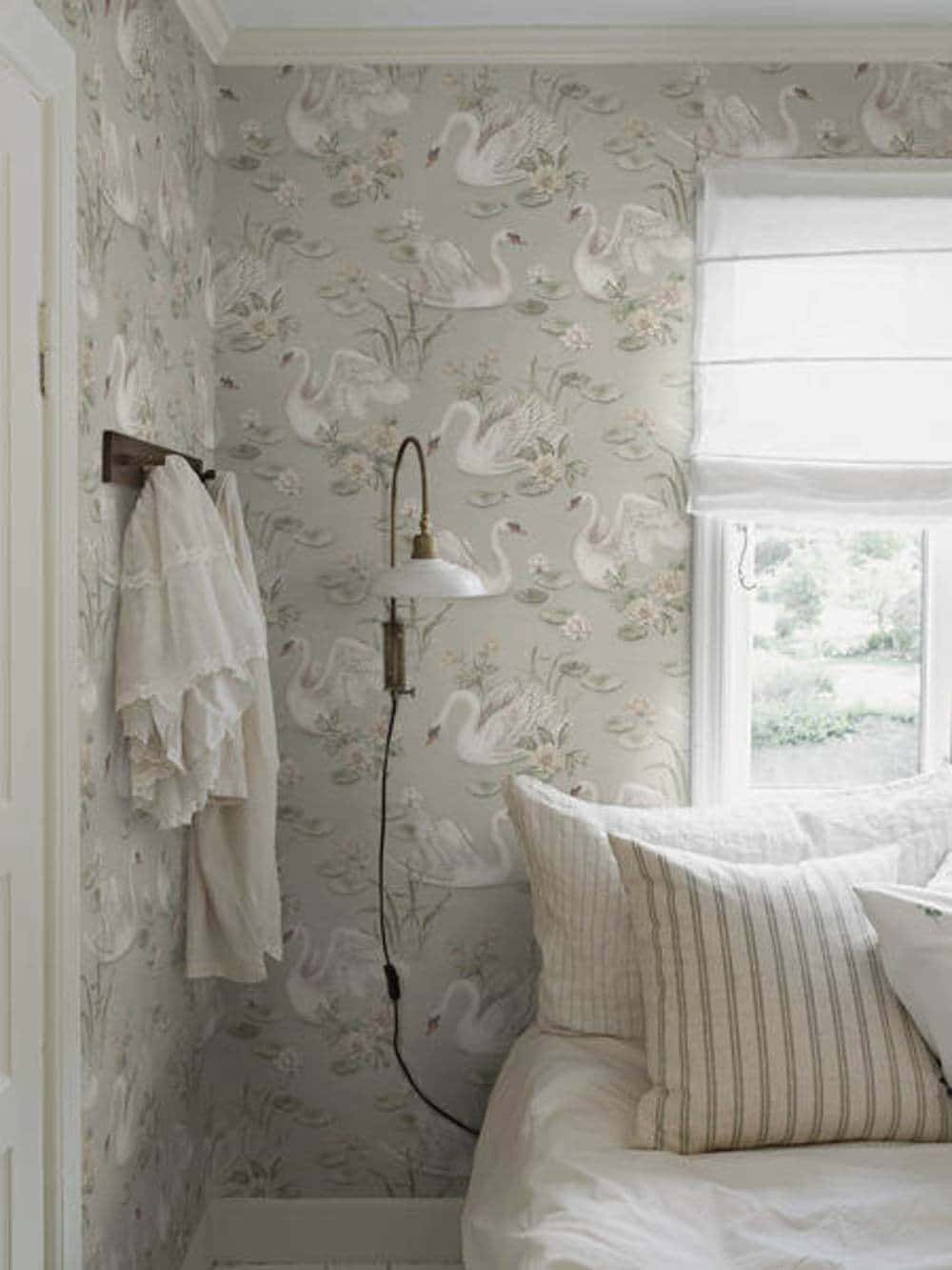 borastapeter newbie wallpaper ii lily swan 6925 behang 1