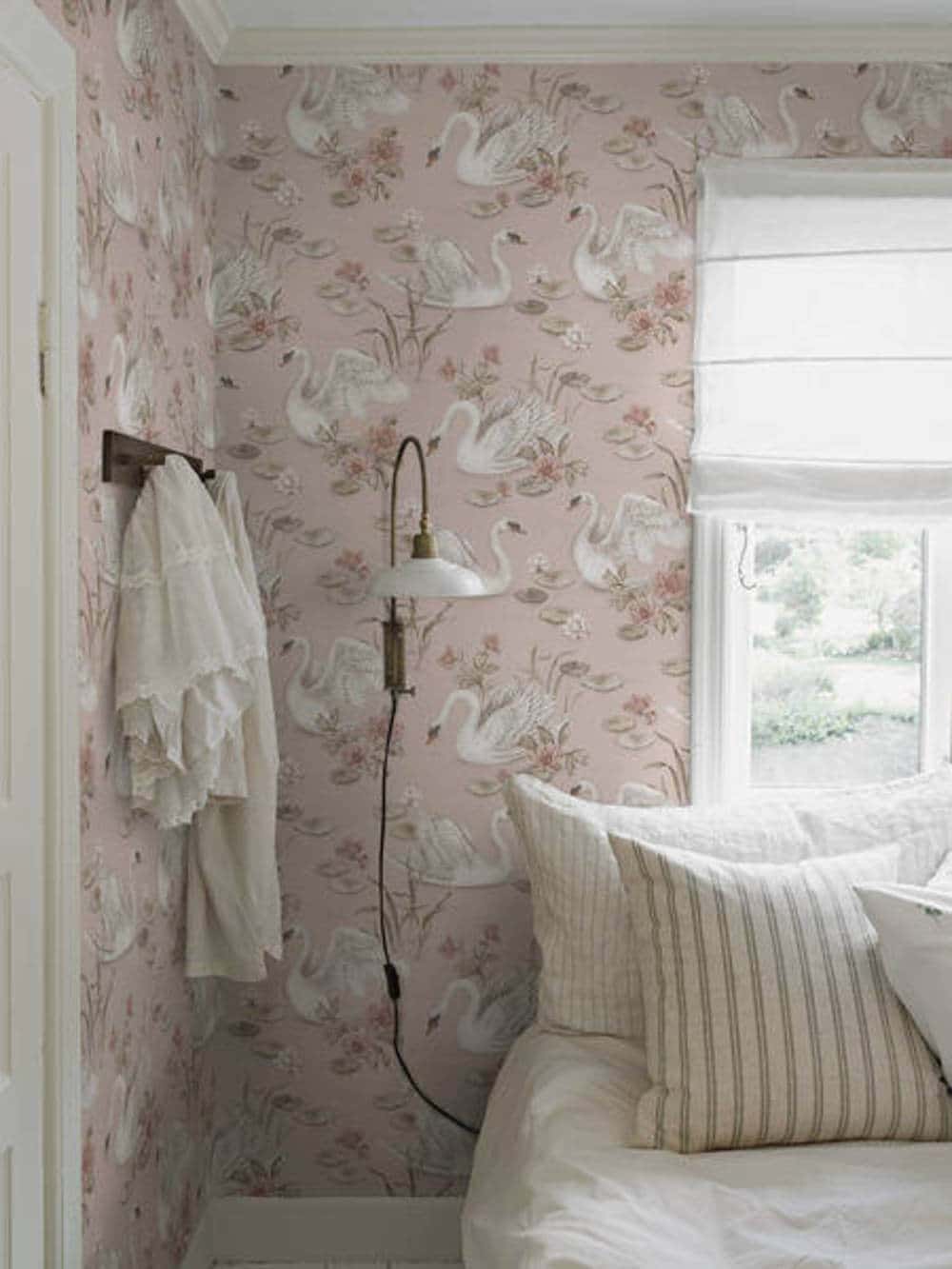 borastapeter newbie wallpaper ii lily swan 6927 behang 1